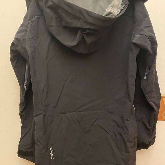 Norrona Mens Falketind Windstopper Hybrid Soft Shell Jacket Medium M Caviar EUC - Picture 7 of 9